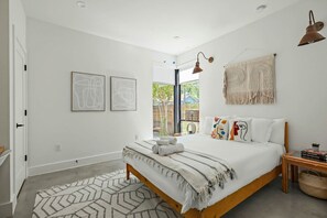 4 Schlafzimmer, Schreibtisch, Bügeleisen/Bügelbrett, Reisekinderbett