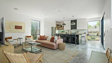 Smart TV, stereo, offices