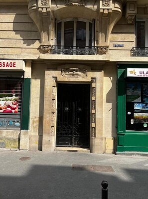 Exterior detail - Charmant Studio Atypique (Paris)