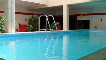 Innenpool, beheizter Pool