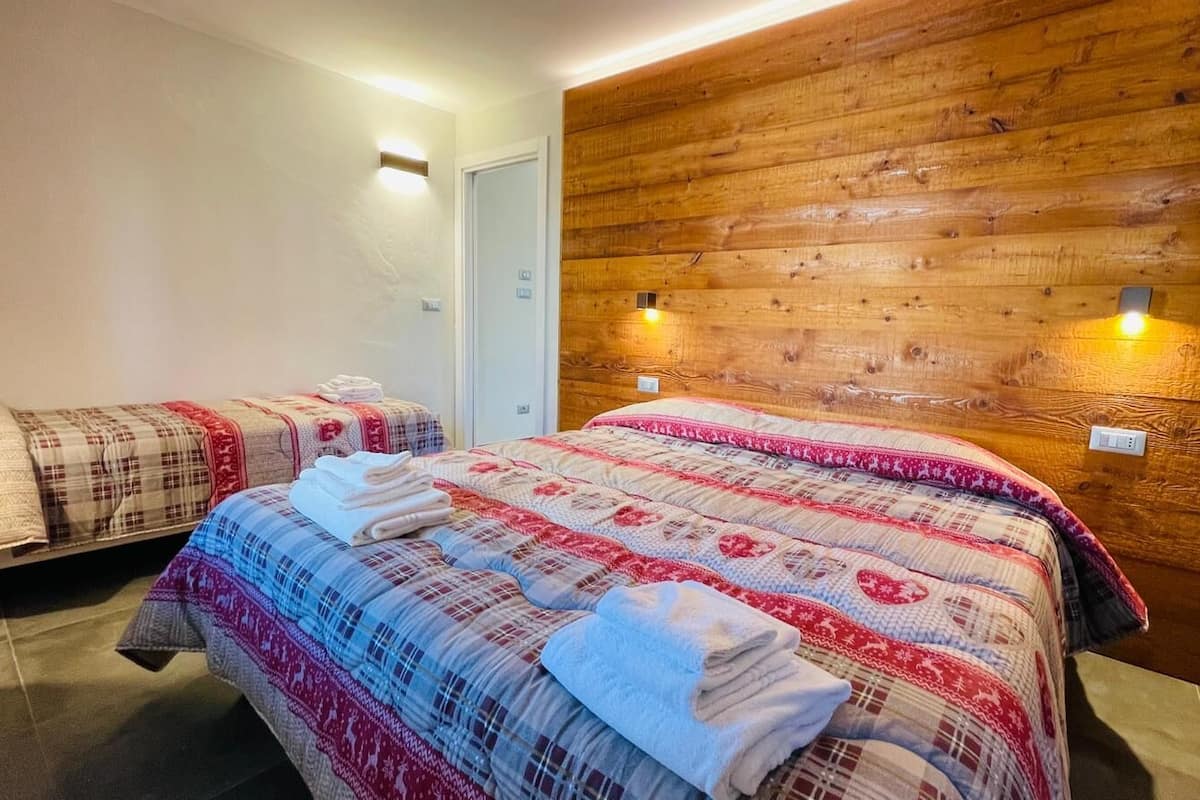 1 bedroom, hypo-allergenic bedding, down duvets, pillow-top beds