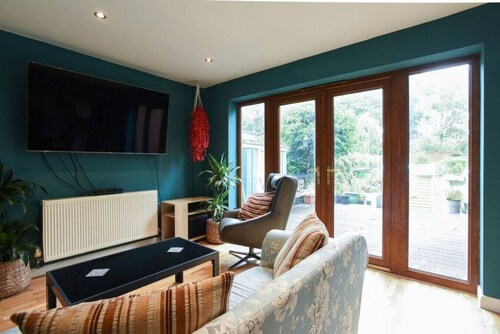 The Nest | Large Family Home | Pool Table