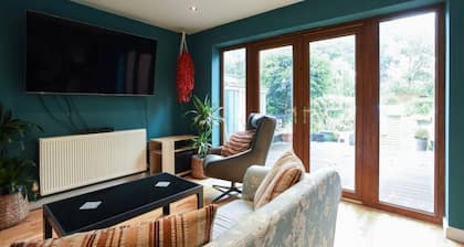 The Nest | Large Family Home | Pool Table