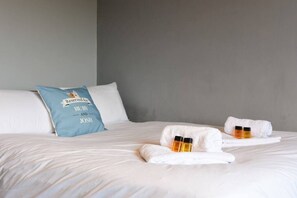 4 Schlafzimmer, Schreibtisch, Bügeleisen/Bügelbrett, Reisekinderbett