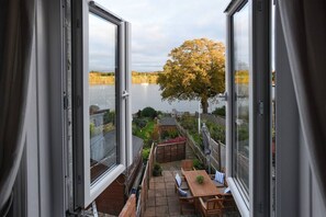 Interior - Pet friendly direct water access 3bed sleeps 6 (Fareham)