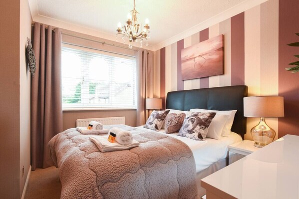 3 bedrooms, desk, iron/ironing board, WiFi