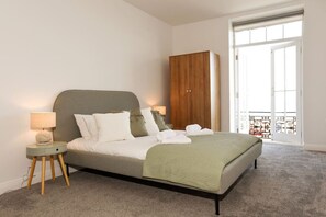 2 bedrooms, desk, iron/ironing board, WiFi