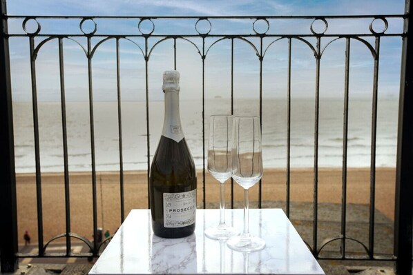 Property grounds - Private roof terrace * Parking * 2bed Seafront apt (Portsmouth)