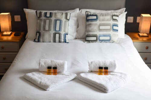 Parkside Haven | 2BR w/Off-Road Parking