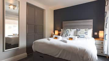 2 chambres, fer et planche à repasser, Wi-Fi, draps fournis