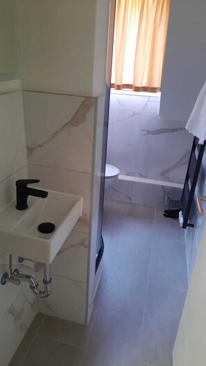 Hair dryer, slippers - Niehler Hotel  (Cologne)