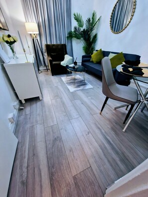 Interior - London - 1 Bedroom - 1 Bathroom - Wifi (London)