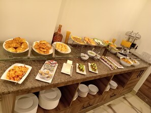 Breakfast buffet - Petra Premium Hotel (Wadi Musa)