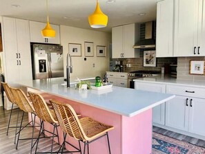 Private kitchen - Comfy, colorful, family-friendly west-side home (Madison)