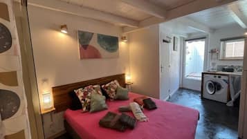 1 habitación, tabla de planchar con plancha, wifi gratis y ropa de cama
