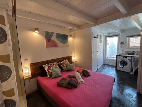 1 bedroom, iron/ironing board, free WiFi, bed sheets