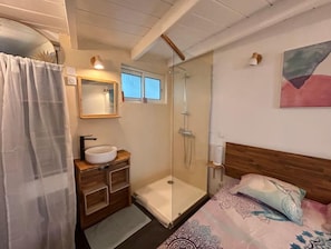 1 makuuhuone, silitysrauta/-lauta, ilmainen Wi-Fi, vuodevaatteet