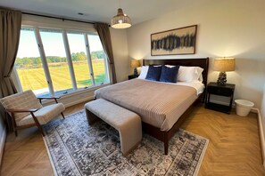 5 bedrooms, iron/ironing board, travel crib, free WiFi - Heated pool, sandy beach, pier, and playground set punch point apart! (Sherwood)