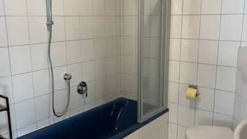 Apartment, 2 Schlafzimmer, Küche, zum Garten hin | Badezimmer