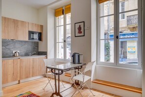 Fridge, microwave, dishwasher, coffee/tea maker