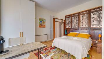 1 bedroom, iron/ironing board, internet, bed sheets