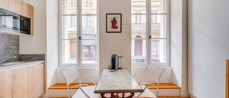 Kühlschrank, Mikrowelle, Geschirrspüler