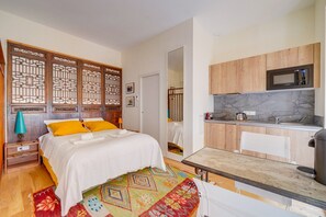 1 habitación, tabla de planchar con plancha, internet y ropa de cama 