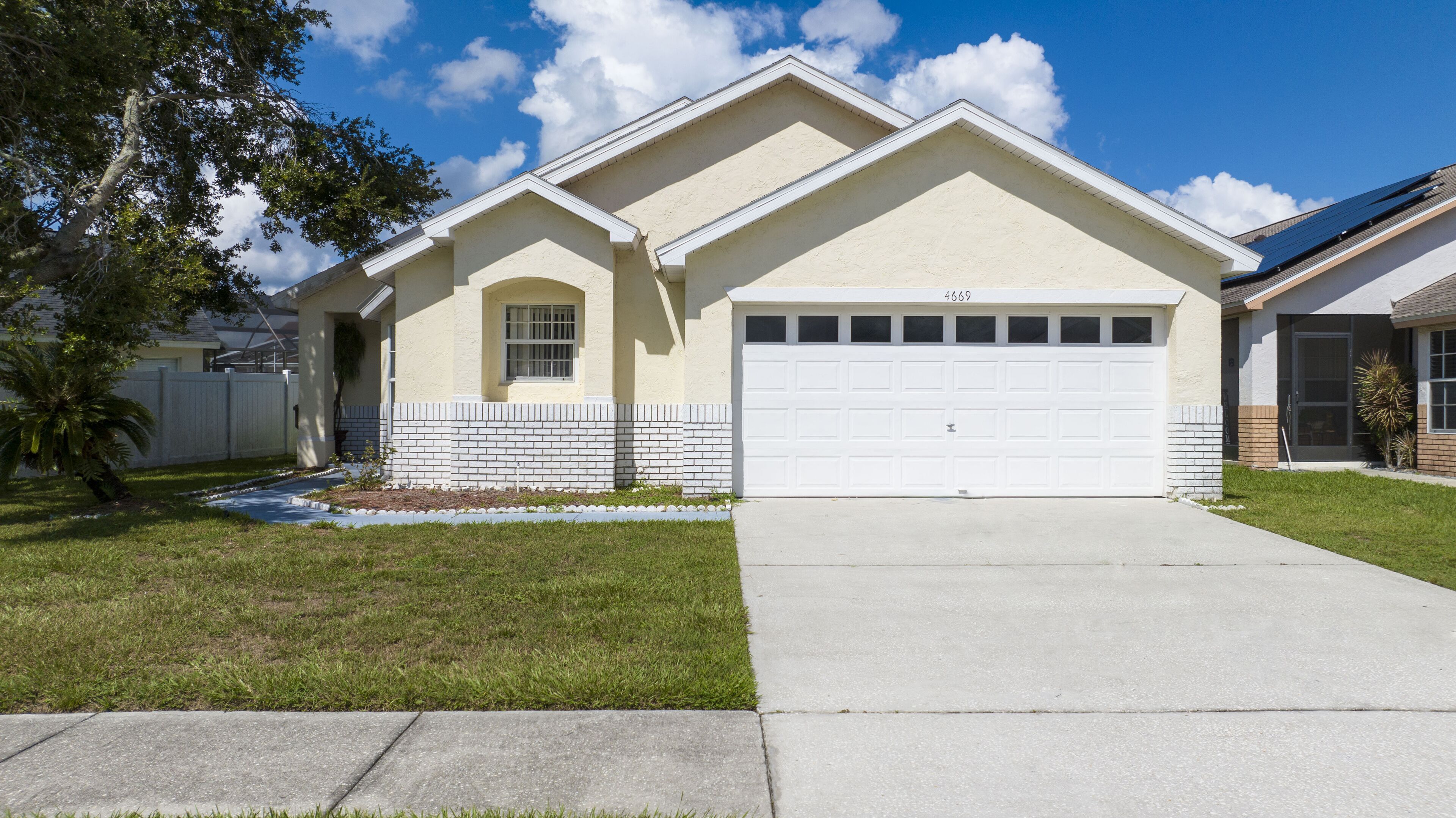 Cozy 4-bedroom house / Near Disney with BBQ Grill & Pool