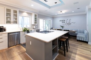 Fridge, microwave, oven, stovetop - Just 30 Minutes from Austin: Luxury Group Retreat Close to Iconic Texas Events (Austin)