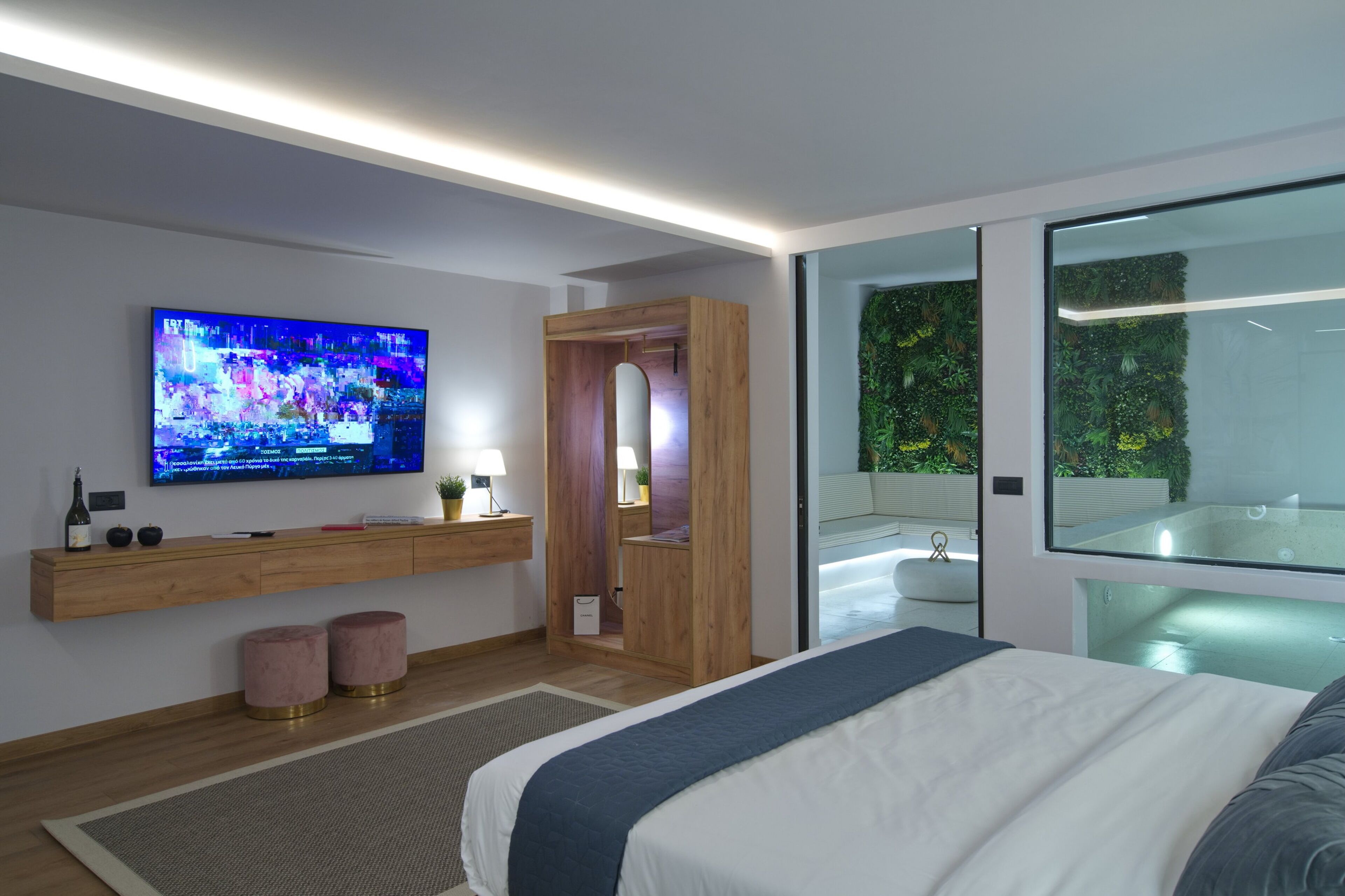 Junior Suite with Private Plunge Pool | In-room safe, soundproofing, free WiFi, bed sheets