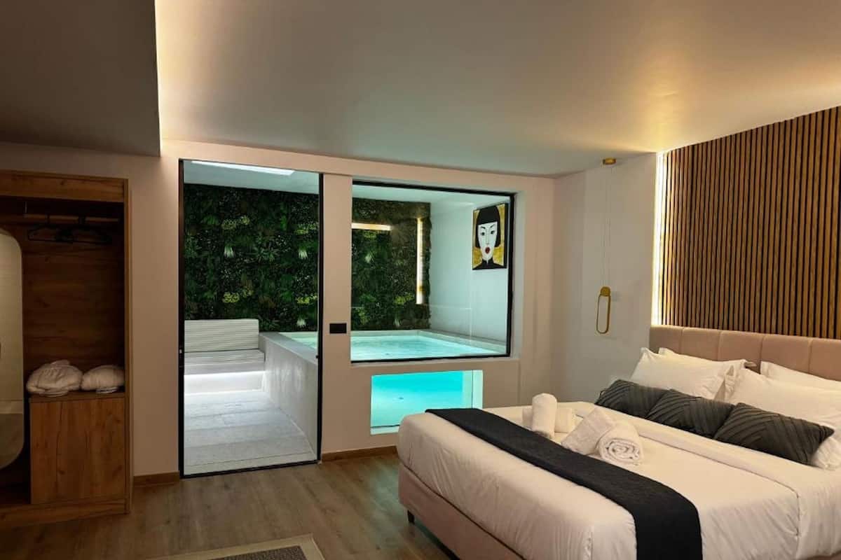 Junior Suite with Private Plunge Pool | 1 bilik tidur, peti besi dalam bilik, kalis bunyi, Wi-fi percuma