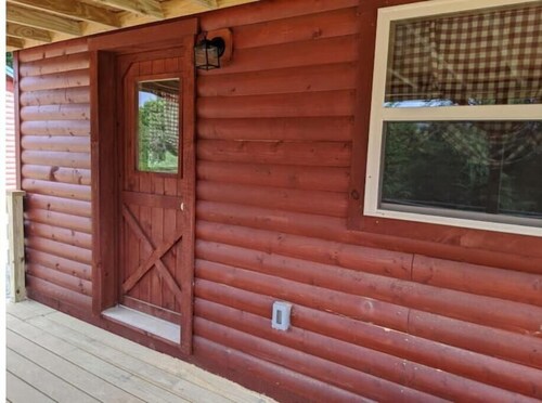 Moore Cabin at Happiness Hills Farm