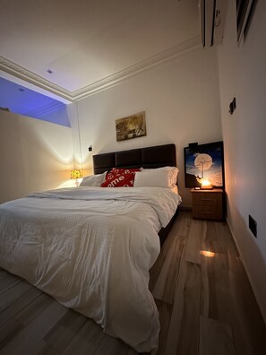 1 bedroom, iron/ironing board, WiFi, bed sheets -  Cozy studio apartment in Accra. Furnised & ready. (Accra)