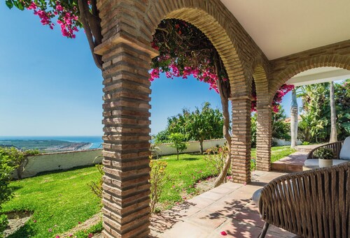 Villa Miranda with private heated pool and fantastic views!