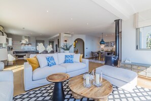 TV - Villa Miranda with private heated pool and fantastic views! (Salobreña)