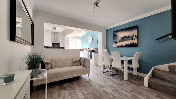 Cottage | Living area - Spacious 2 bed Cottage in Pretty Village (Liverpool)