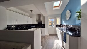 Cottage | Private kitchen - Spacious 2 bed Cottage in Pretty Village (Liverpool)