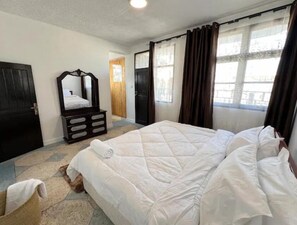 4 bedrooms, iron/ironing board, travel cot, free WiFi - Urban Haven -Entire Apartment (Iringa)