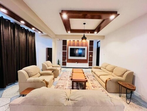 Urban Haven -Entire Apartment