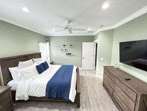 9 slaapkamers, een strijkplank/strijkijzer, reisbedje, gratis wifi