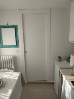 Haartrockner, Bidet, Handtücher, Seife