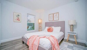 3 عدّة غرف نوم ومكتب وسرير سفر وواي فاي مجانًا