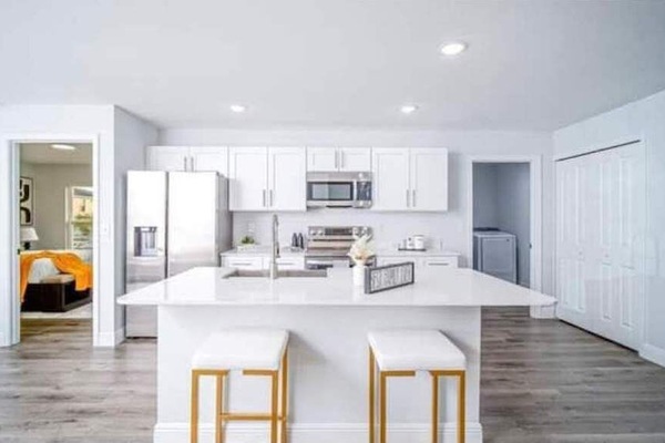 KĂŒhlschrank, Mikrowelle, Ofen, Herdplatte