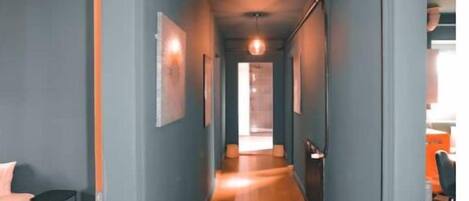 المنشأة من الداخل