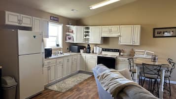 Microwave, oven, stovetop, coffee/tea maker