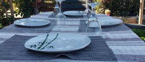 تناول الطعام بالخارج