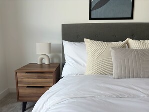 2 habitaciones, tabla de planchar con plancha, wifi y ropa de cama 
