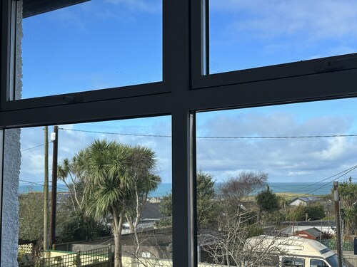 Porth View Newquay, Stones throw from Porth beach, Brand new for 2024!