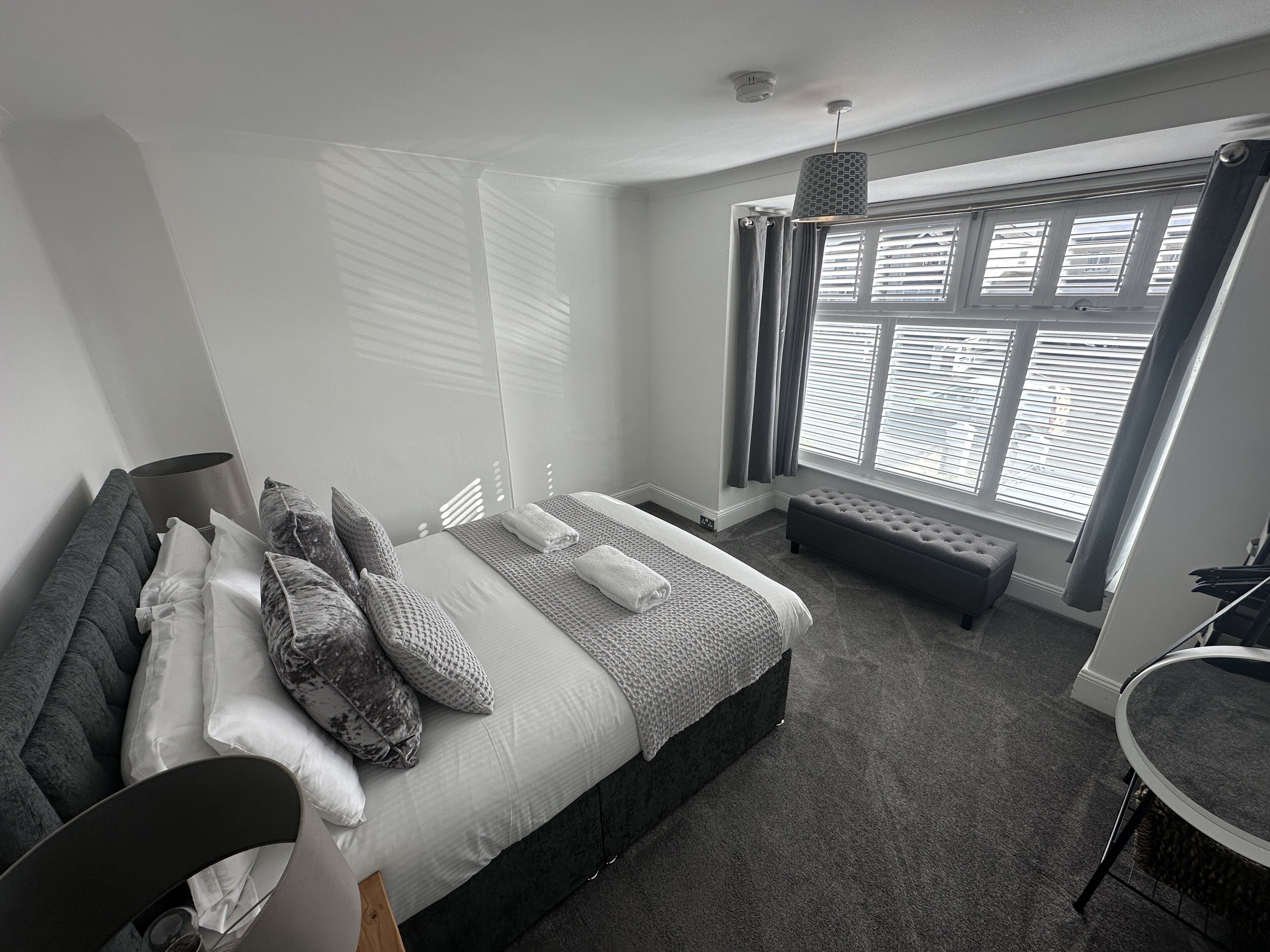 3 bedrooms, desk, iron/ironing board, travel cot
