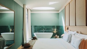 Royal Suite, Bathtub, River View | Egyptian cotton sheets, premium bedding, memory foam beds, minibar - Torel Quinta da Vacaria - Douro Valley (Peso da Régua)